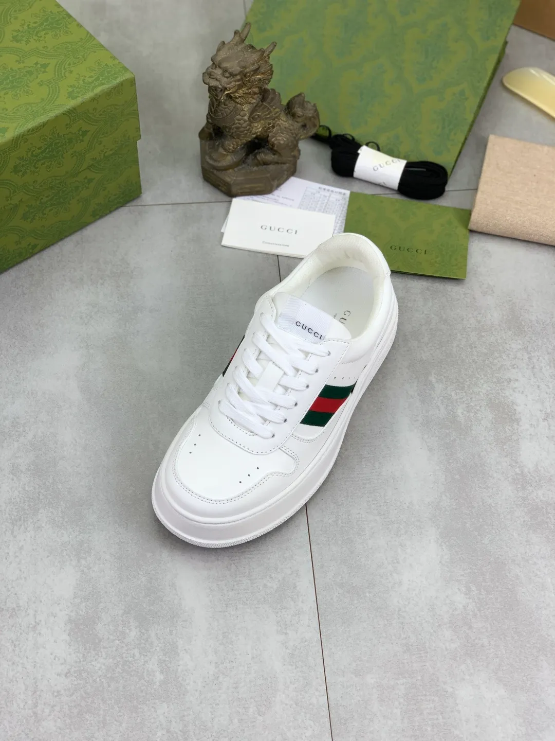 Men's shoes 💰P600 new GUCCI high version 🆕New series, 👫couple biscuit shoes, thick-soled sneakers, these are really comfortable, super light, comfortable and versatile, 👍a must-have item, this item is full of fun retro flavor. G’s new series continues to seek inspiration from daily life in other eras and incorporates the essence of current design to create refreshing designs. This sneaker is made of GG printed canvas and decorated with the classic double G monogram pattern, highlighting the profound connotation of the brand logo. GG printed embossed leather, glossy leather details, 5cm taller, instantly enhances your aura when worn! (With a complete set of packaging bags) Airplane box Size: 35-45